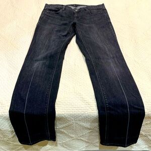 White House Black Market Size 10 Noir Straight Legged Jeans